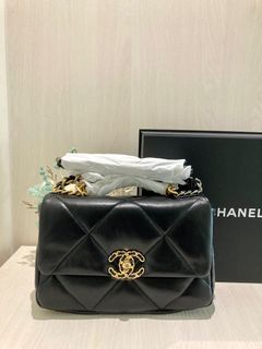 Chanel 19 large handbag, Shiny lambskin, gold-tone, silver-tone & ruthenium-finish  metal, black — Fashion
