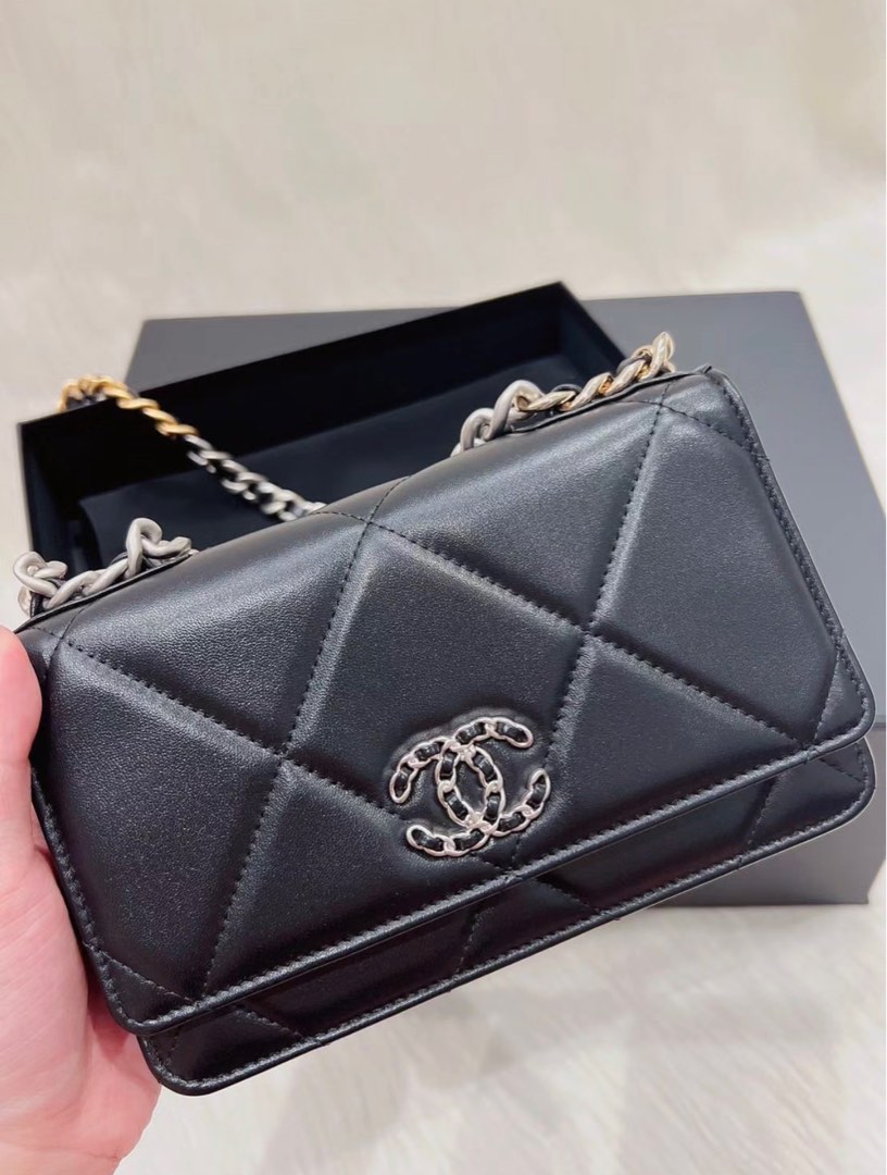 CHANEL 19 woc, 名牌精品, 精品包與皮夾在旋轉拍賣