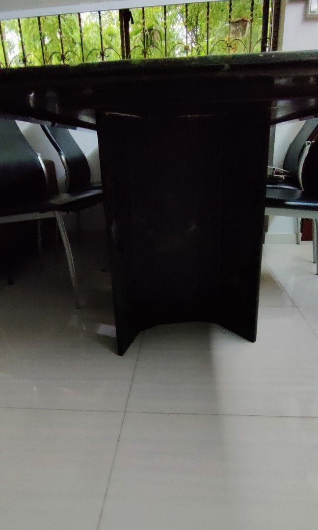Dining Table (Category: Tables & Sets) located in Singapore. Submitted by spyder78 (Listing ID 1253012106, Image 2). Description: .