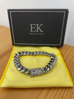 Louis Vuitton LV Chain Links Necklace Cuban, Men's Fashion, Watches &  Accessories, Cuff Links on Carousell