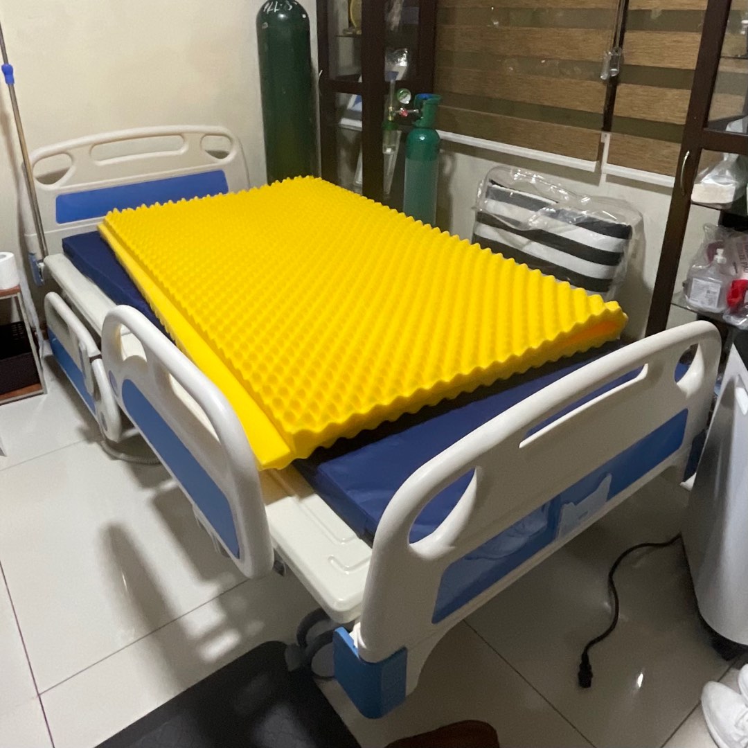 Electric hospital bed 3 cranks on Carousell