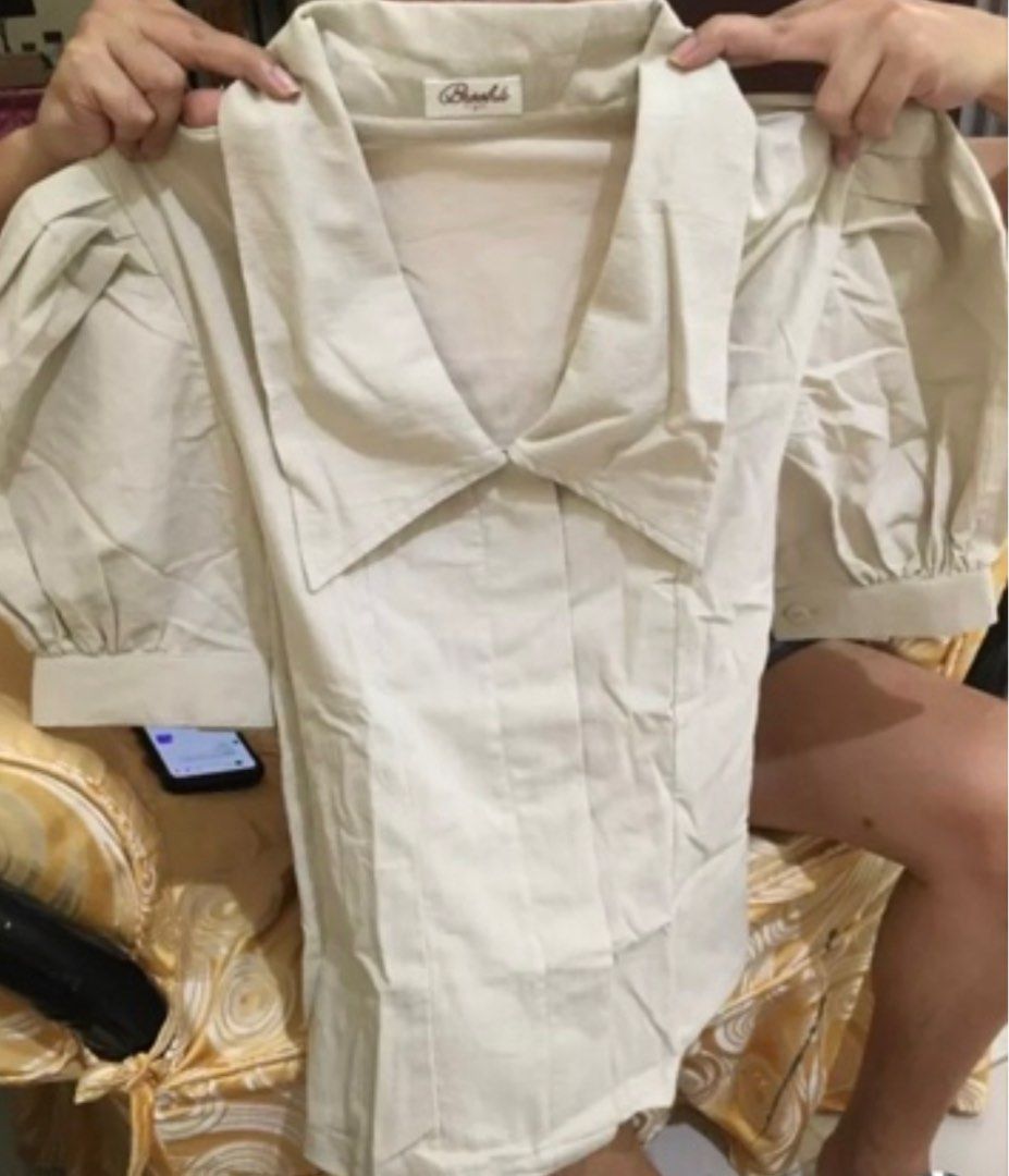 Elegant Off White Oversized Collar & Puff Sleeves (Category: Blouses) located in Pateros City. Submitted by lelieldbj (Listing ID 1253143773, Image 3). Description: .