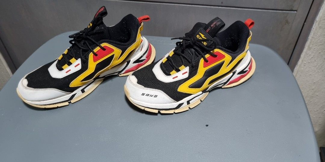 ERKE Gundam Inspired sneakers (Category: Sneakers) located in Quezon City. Submitted by image_engineer (Listing ID 1253032658, Image 2). Description: ERKE sneakers. very comfortable. design seems to be inspired by a Gundam model. I have so many shoes, and I still keep on buying. So I have to let go of some pairs..