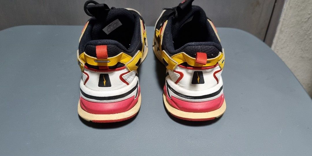 ERKE Gundam Inspired sneakers (Category: Sneakers) located in Quezon City. Submitted by image_engineer (Listing ID 1253032658, Image 3). Description: ERKE sneakers. very comfortable. design seems to be inspired by a Gundam model. I have so many shoes, and I still keep on buying. So I have to let go of some pairs..