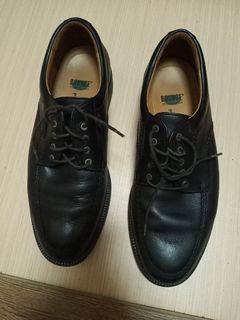 Prada high cut and Gucci dress shoes pre-owned for free, Men's