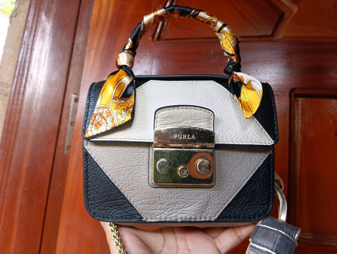 Furla store metropolis rouge