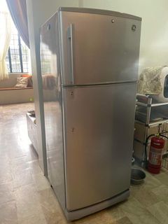 GE 10cuft Refrigerator