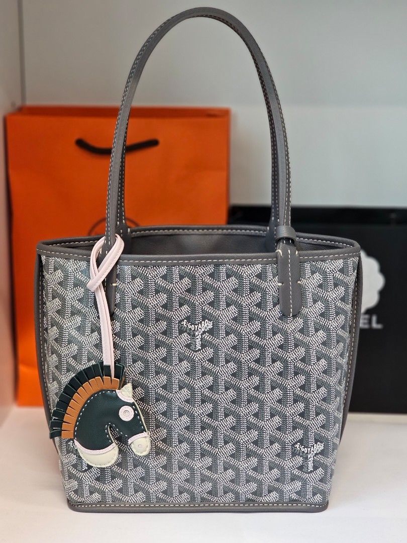 購自香港專門店] Goyard Anjou Mini Bag Goyard Mini Tote Grey 灰(不包Hermes Geegee  Charm), 名牌, 手袋及銀包- Carousell