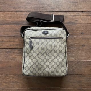 Gucci GG Canvas Boat Baguette in 2023  Leather crossbody bag, Shoulder  bag, Bags