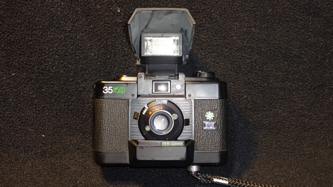 Hanimex 35 Micro Flash Film Camera with 32mm 12.8 4 zone focus lens on