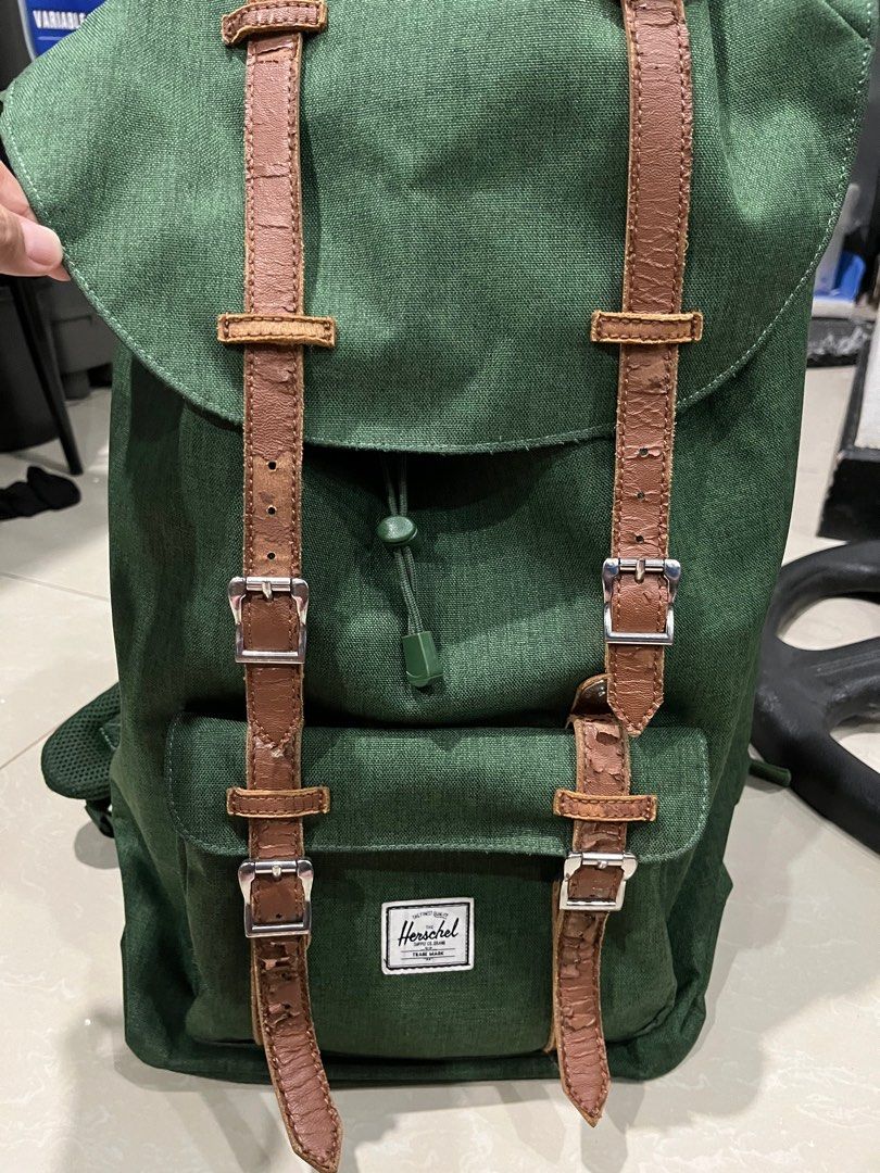 Herschel backpack deals leather peeling