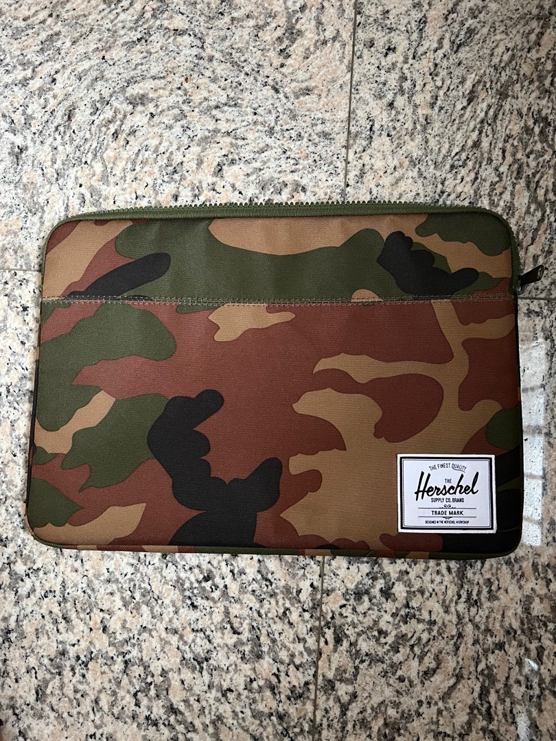 Herschel camo laptop sleeve on sale
