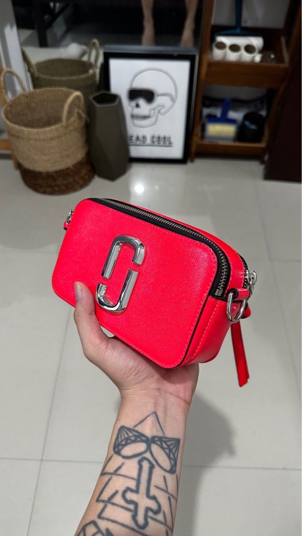 Hot pink discount marc jacobs bag