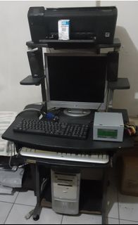 HP  Computer Set With Computer Table