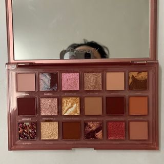 HUDA BEAUTY Naughty Nude Eyeshadow Palette