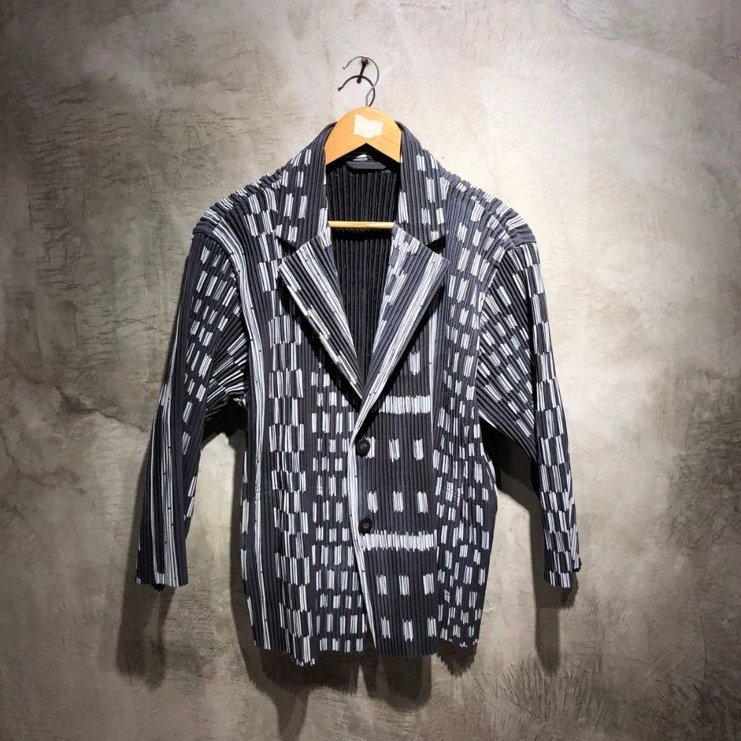 Homme Plisse Issey Miyake Men's Pleated Jacket Black