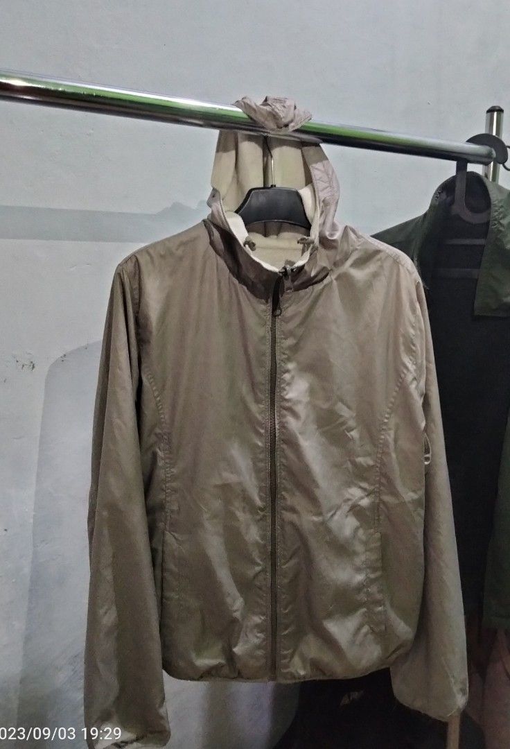 Jaket parasut hotsell uniqlo