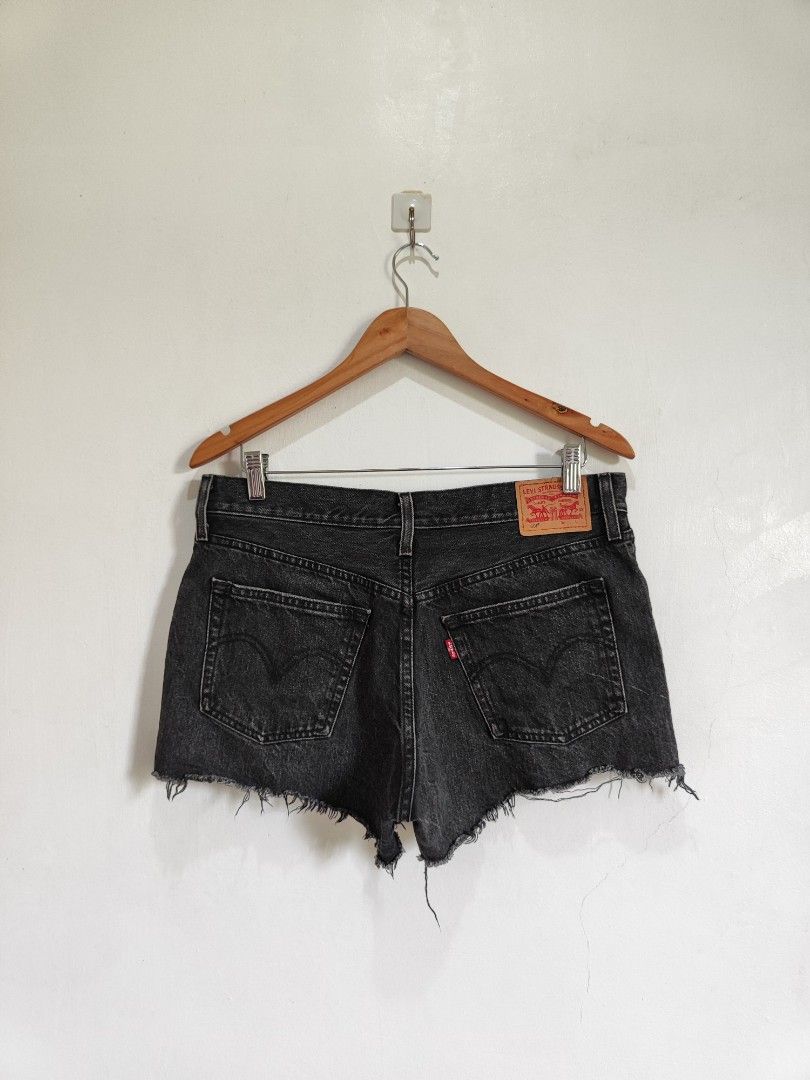 Black levi deals shorts womens