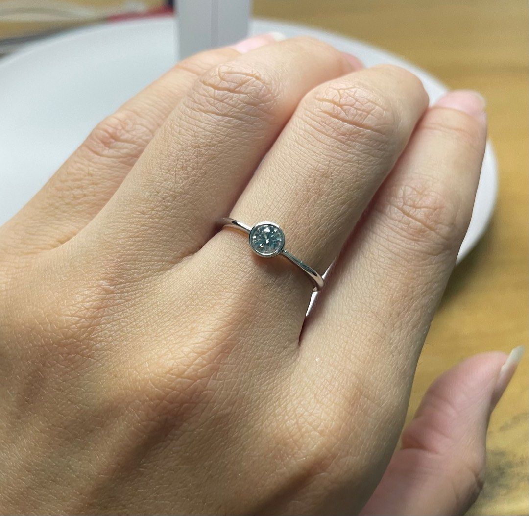 Light 2025 grey moissanite