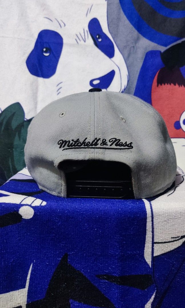 Los Angeles Raiders Mitchell & Ness Sharktooth Snapback – Time Out