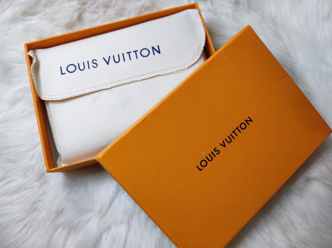 Louis Vuitton Passport Holder Unboxing & Review - Damier Ebene