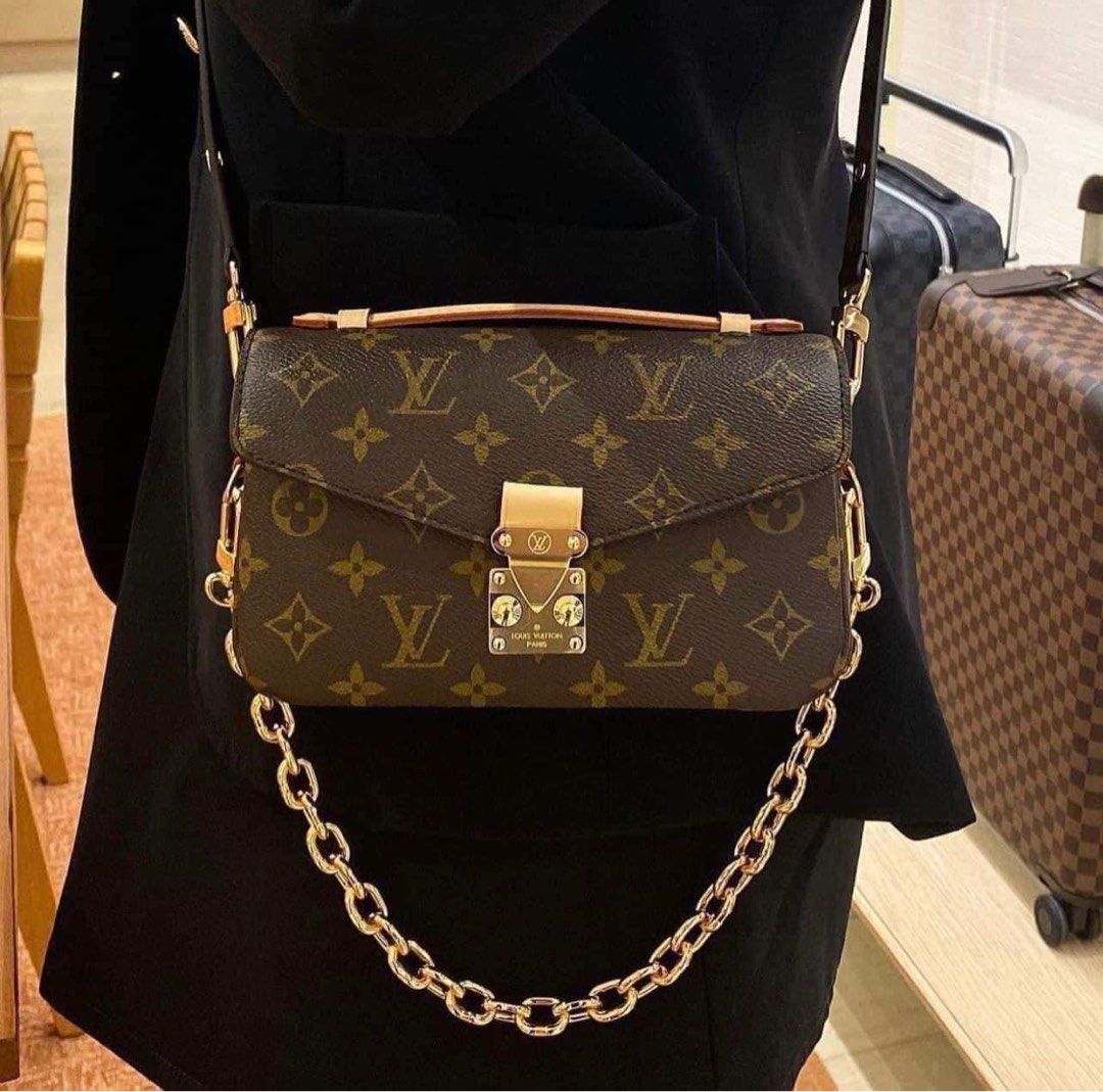 LOUIS VUITTON POCHETTE METIS EAST WEST MONOGRAM CANVAS LEATHER CHAIN BAG  MINT