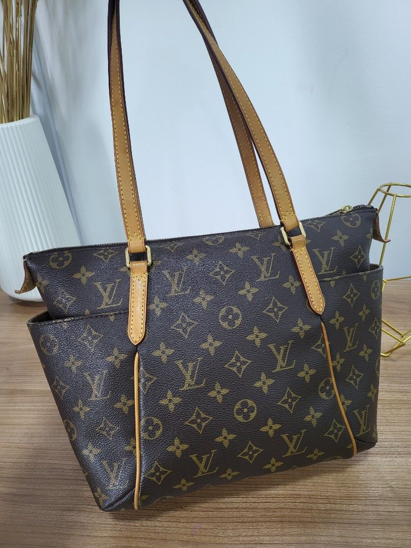 Louis Vuitton Monogram Canvas Totally Pm Handbag