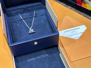 Louis Vuitton LV Eclipse Pearls Necklace Dore Metal & Resin