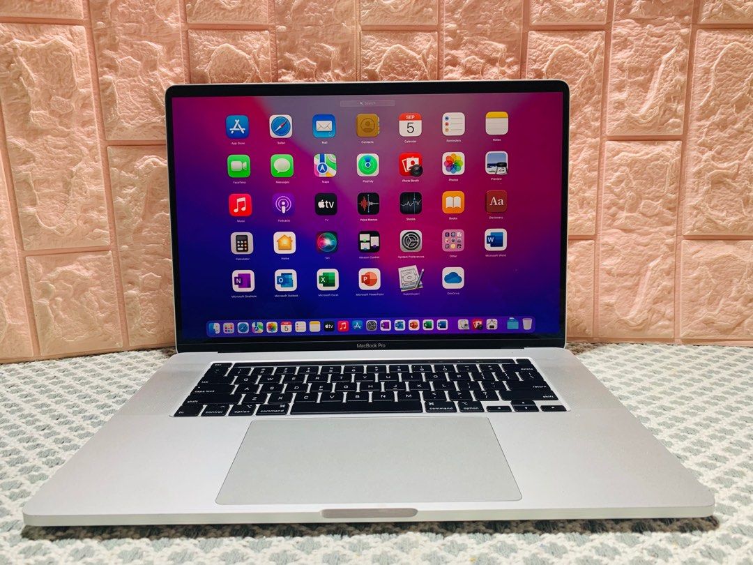 MacBook Pro 2019 16-inch core i7 16gb RaM 512gb Storage, Computers