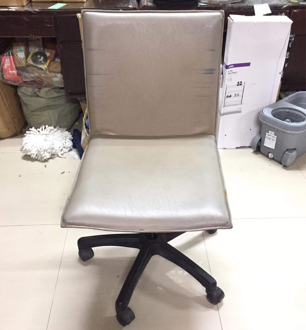 Modern Ergonomic PU Leather No Arm Rest Tilt Adjustable Chair