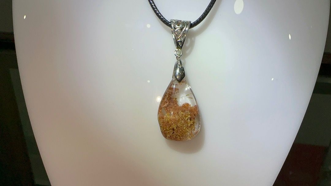 Gold hotsell quartz necklace