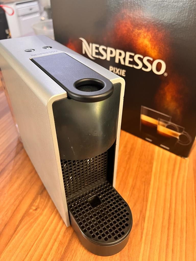 Nespresso Essenza mini with free set of cappuccino glasses, TV & Home ...