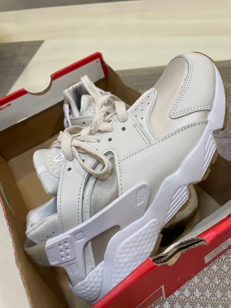 Nike huarache cream hotsell