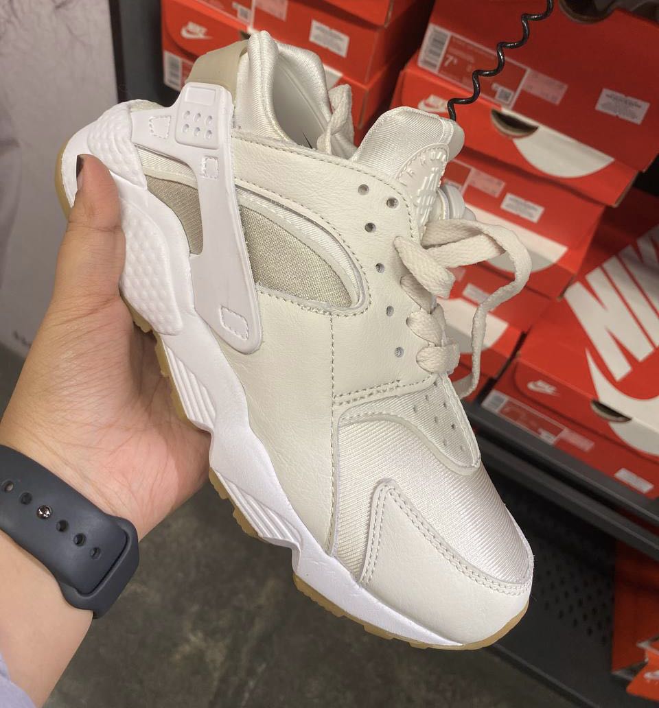 Nike 2025 huarache crema