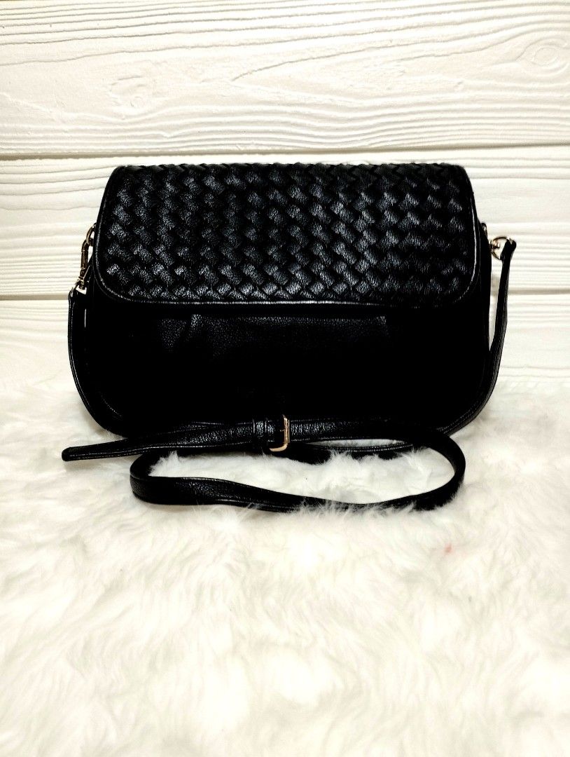Lulu castagnette 2025 sling bag price