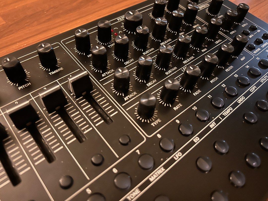 Roland SH-4D synthesizer 數位合成器Groove Box, 興趣及遊戲, 音樂