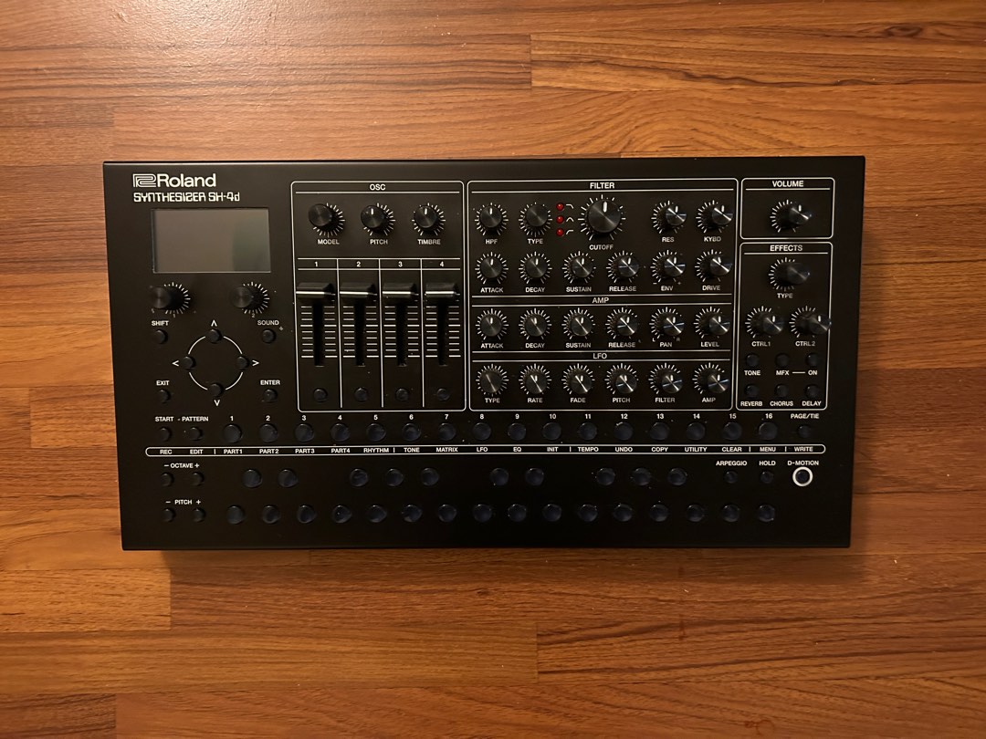 Roland SH-4D synthesizer 數位合成器Groove Box, 興趣及遊戲, 音樂