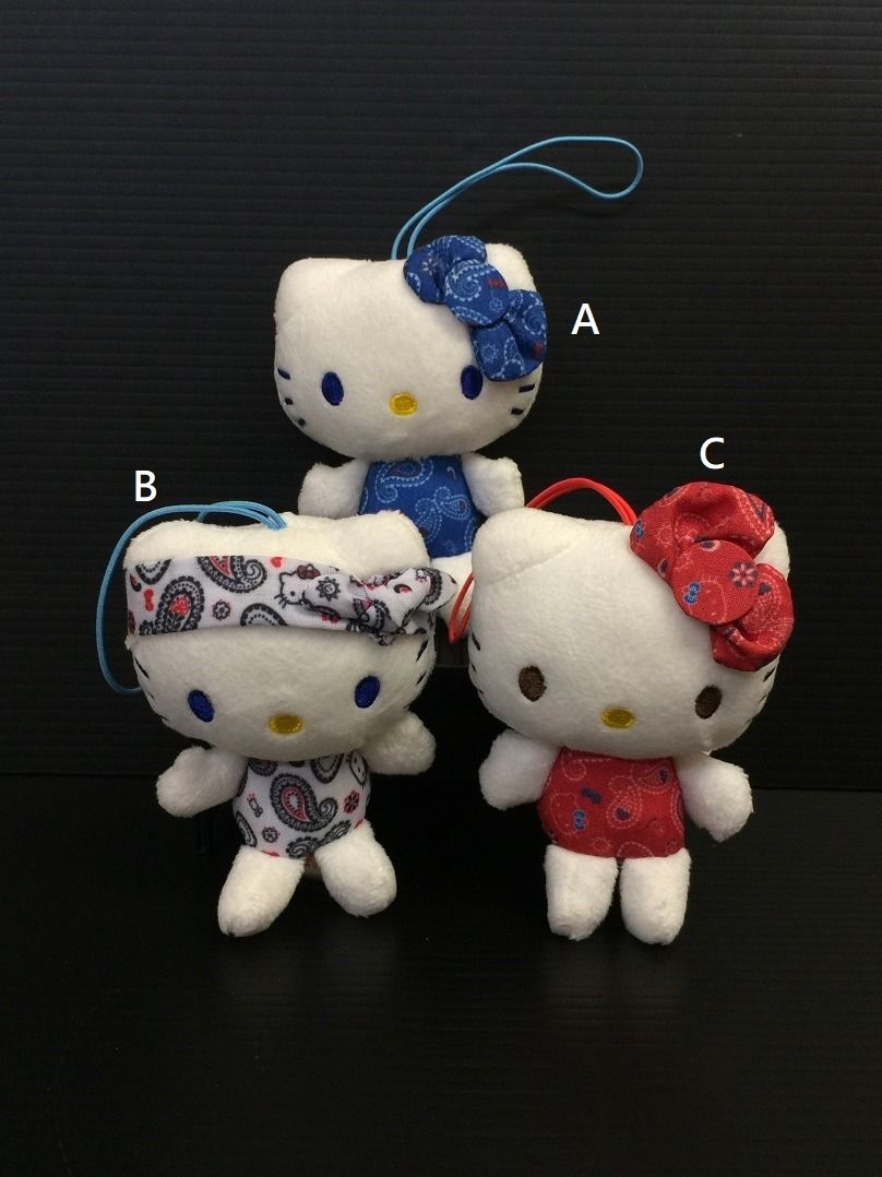 Sanrio Hello Kitty 2018年花布衫小毛公仔吊飾(每個), 興趣及遊戲