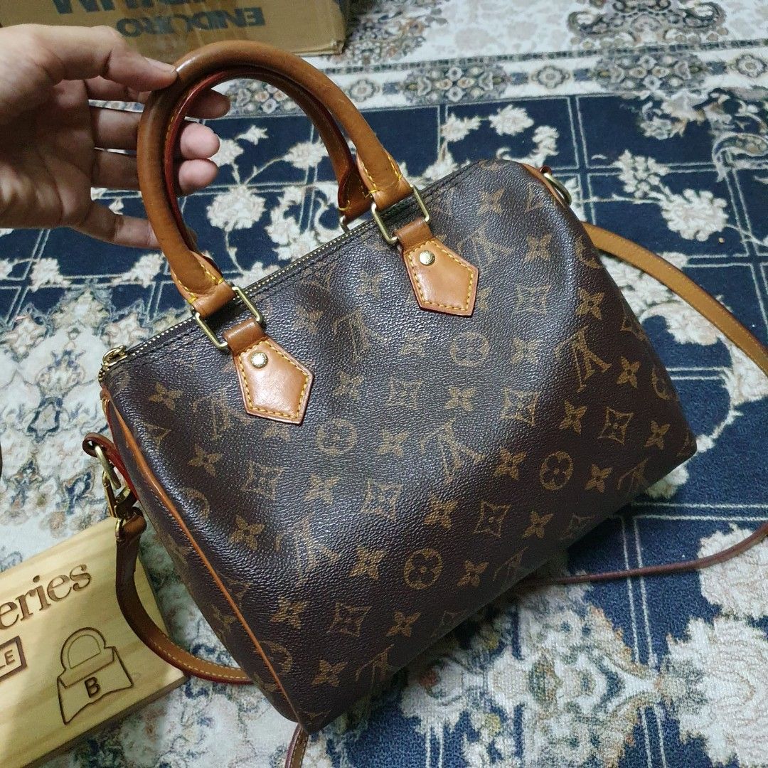 Authentic gucci vintage speedy 25, Luxury, Bags & Wallets on Carousell