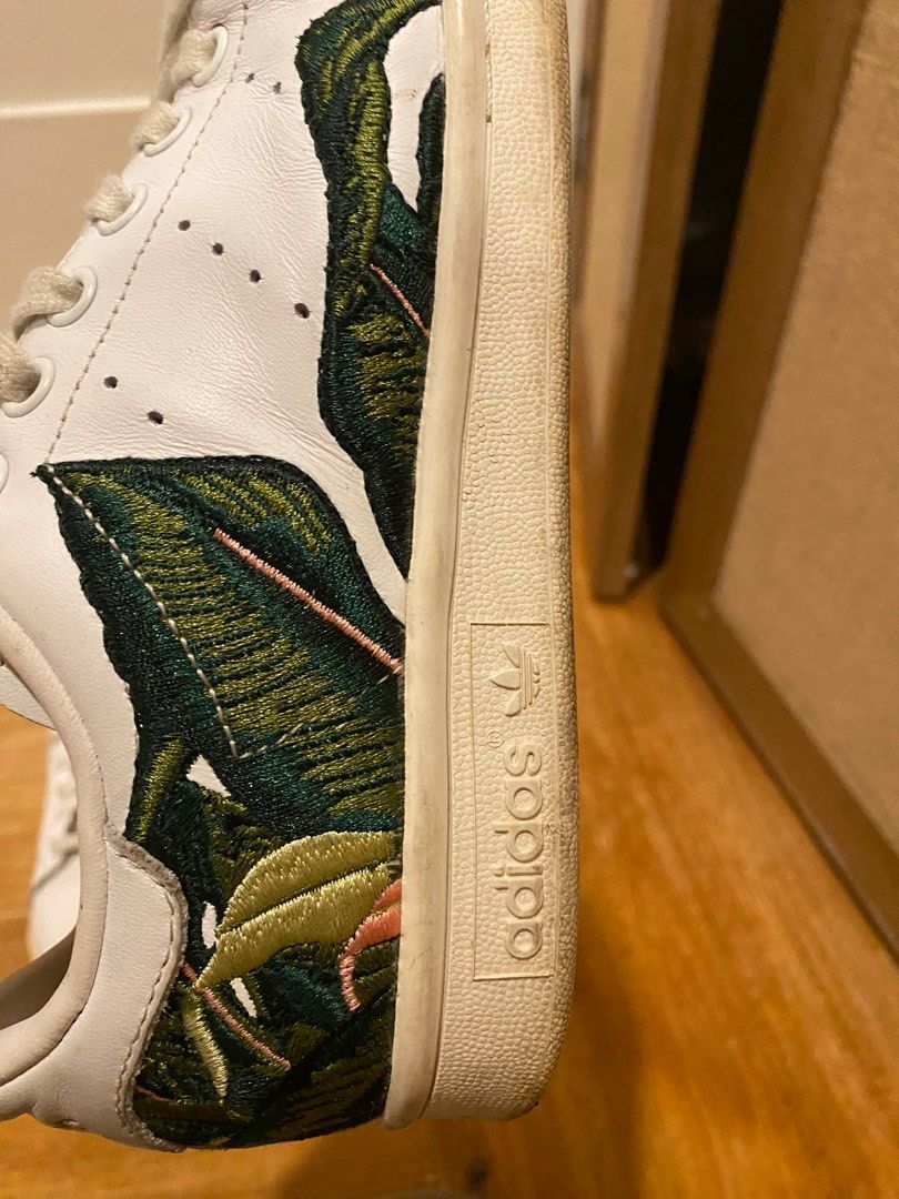 Stan smith leaves hot sale