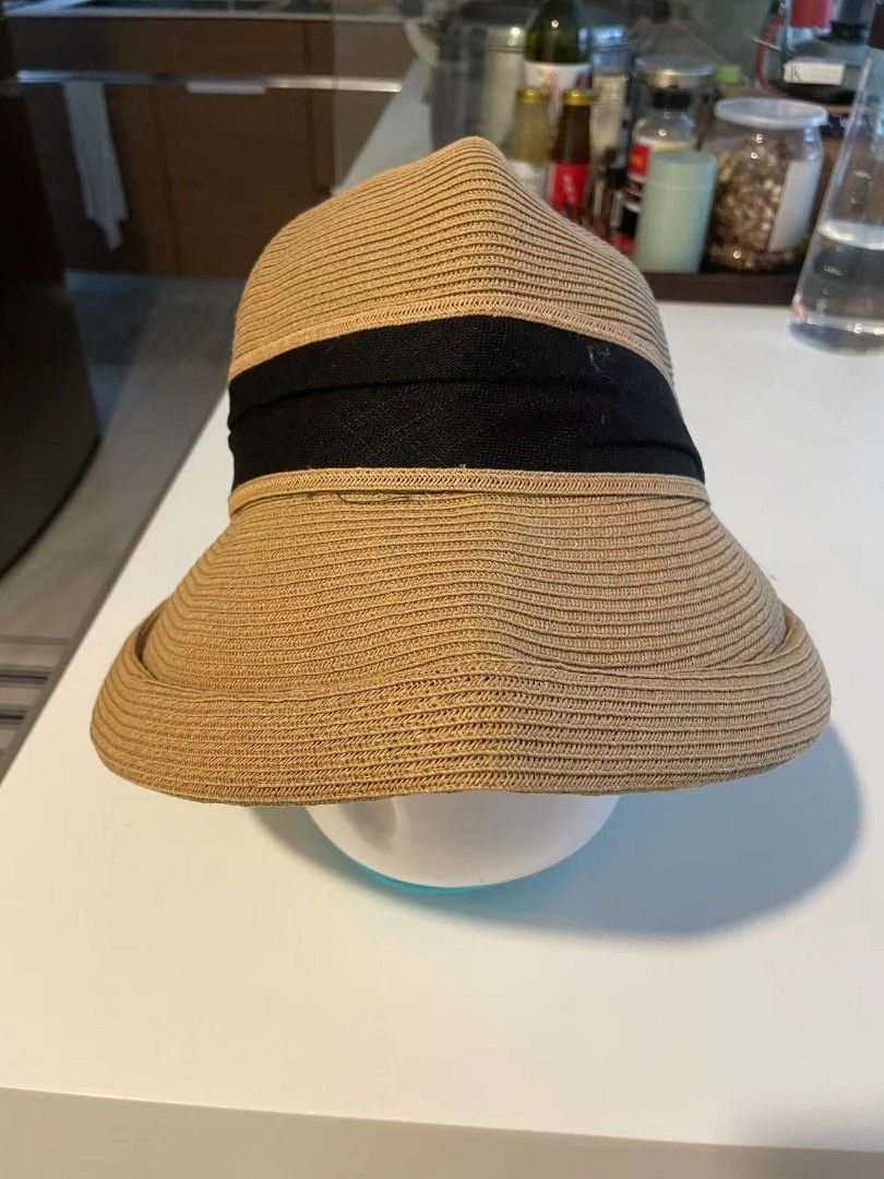 Straw Hat (Category: Hats & Beanies) located in Singapore. Submitted by sohclgg (Listing ID 1253069713, Image 1). Description: .