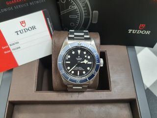 (Category: ) located in . Submitted by luxe_watch (Listing ID 1253023781, Image 1). Description: .