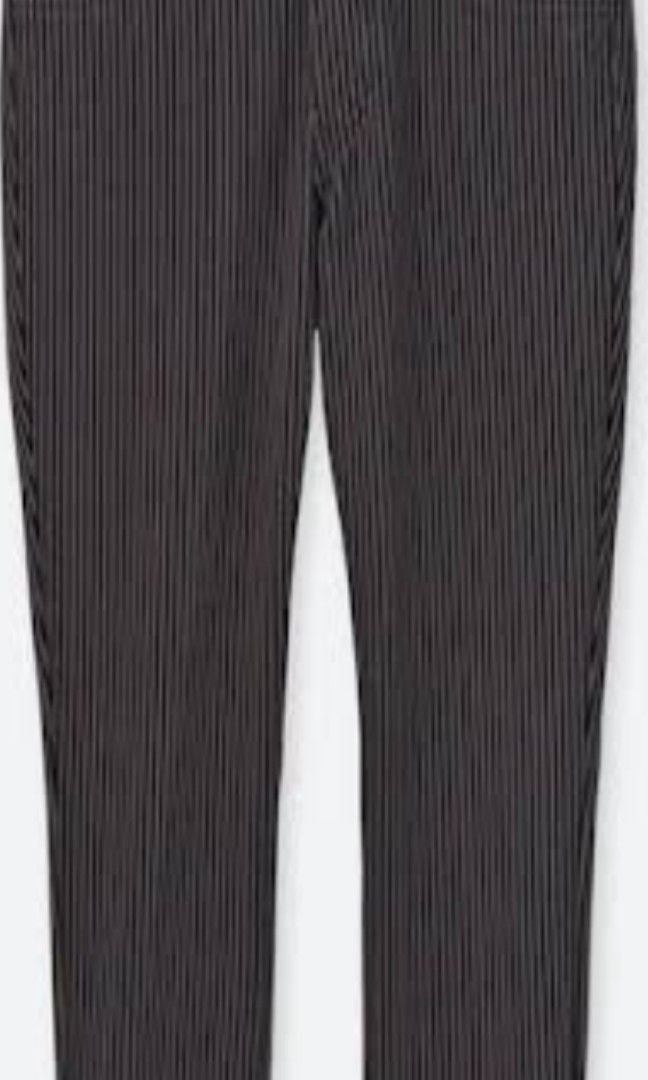 Uniqlo Preloved Jegging Pants (Category: Jeans) located in Cainta. Submitted by jastampes (Listing ID 1246375508, Image 2). Description: charcoal black with stripes size XL.