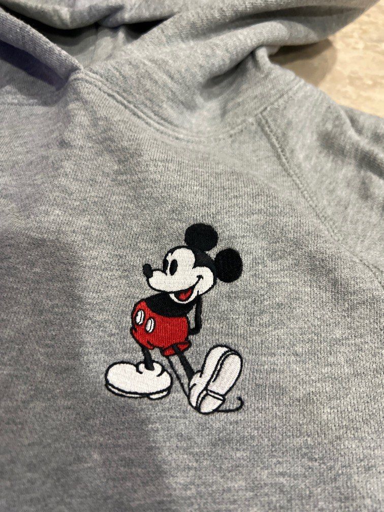 uniqlo x mickey mouse sweatshirt