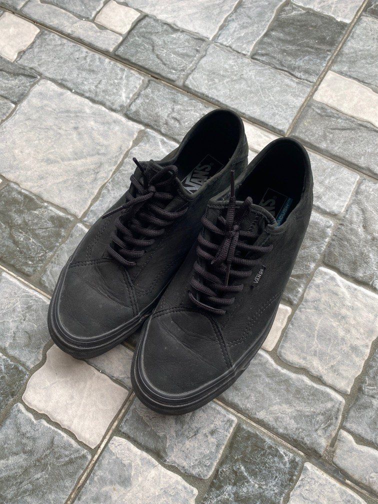 Blackout diamo ni shoes shop