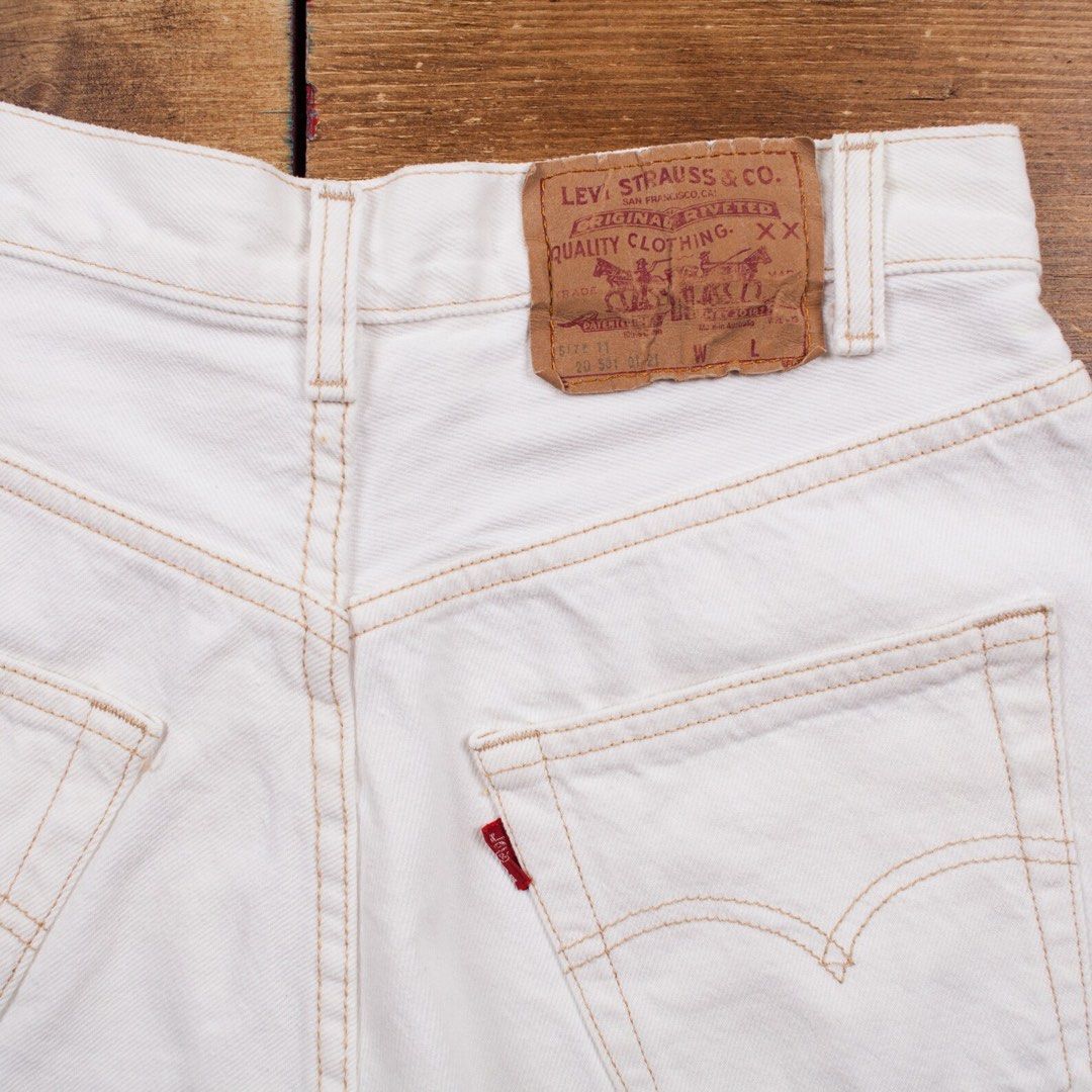 White levi shorts womens store