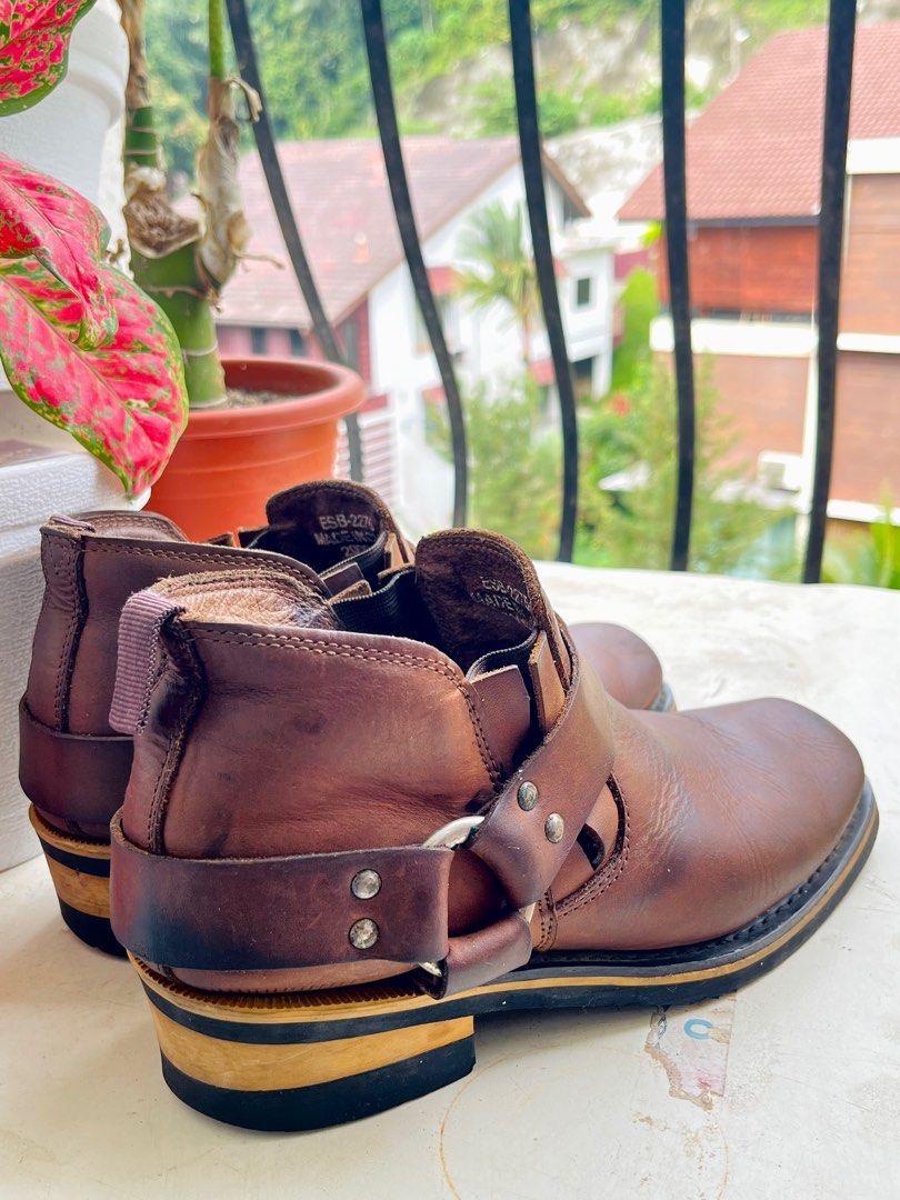 Vintage hotsell looking boots