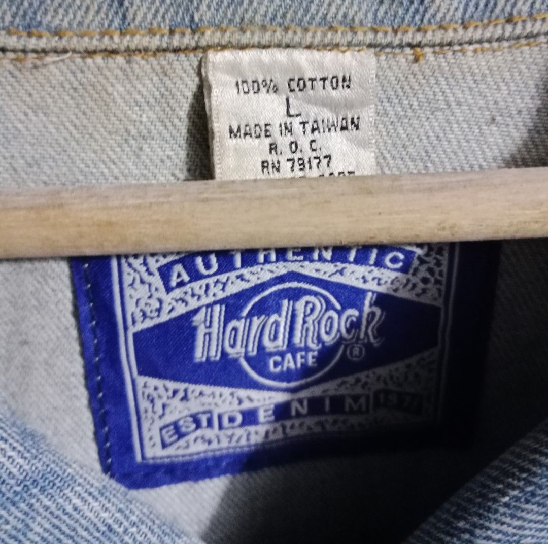 VTG hard rock cafe denim jacket (Category: Coats, Jackets and Outerwear) located in Silang. Submitted by densrodrig08604 (Listing ID 1253033697, Image 3). Description: VTG hard rock cafe denim jacket wth multi hard rock cafe pin free shipping via shoppee checkout.