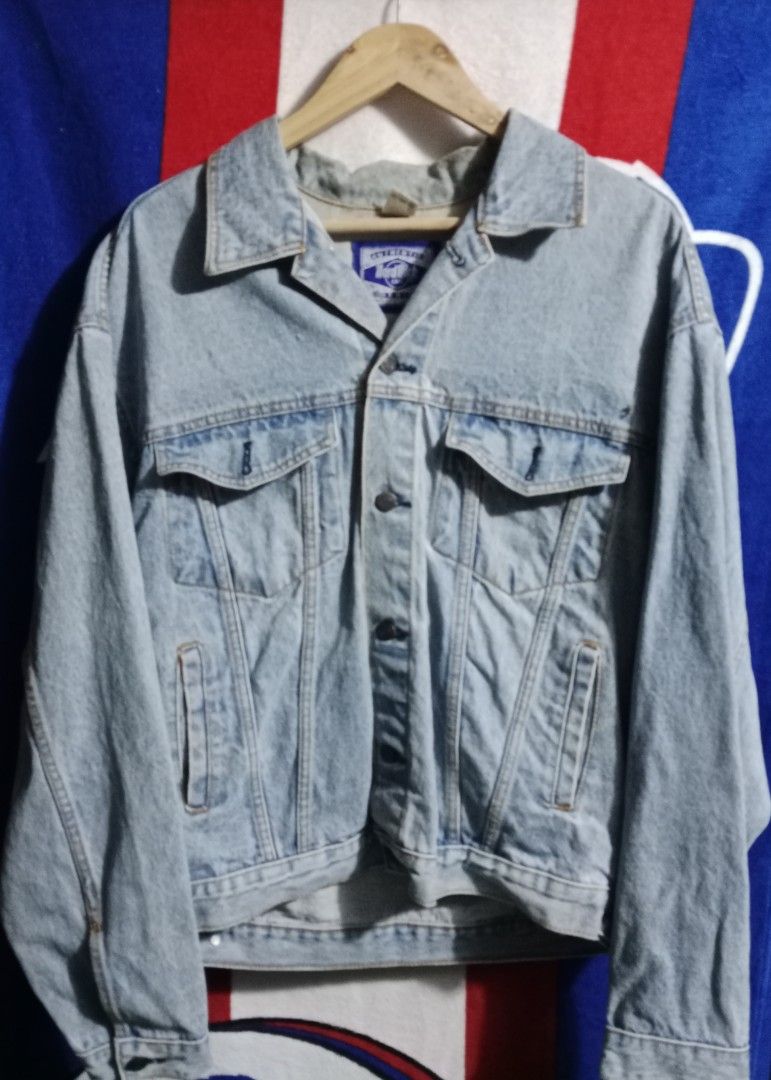 VTG hard rock cafe denim jacket (Category: Coats, Jackets and Outerwear) located in Silang. Submitted by densrodrig08604 (Listing ID 1253033697, Image 2). Description: VTG hard rock cafe denim jacket wth multi hard rock cafe pin free shipping via shoppee checkout.