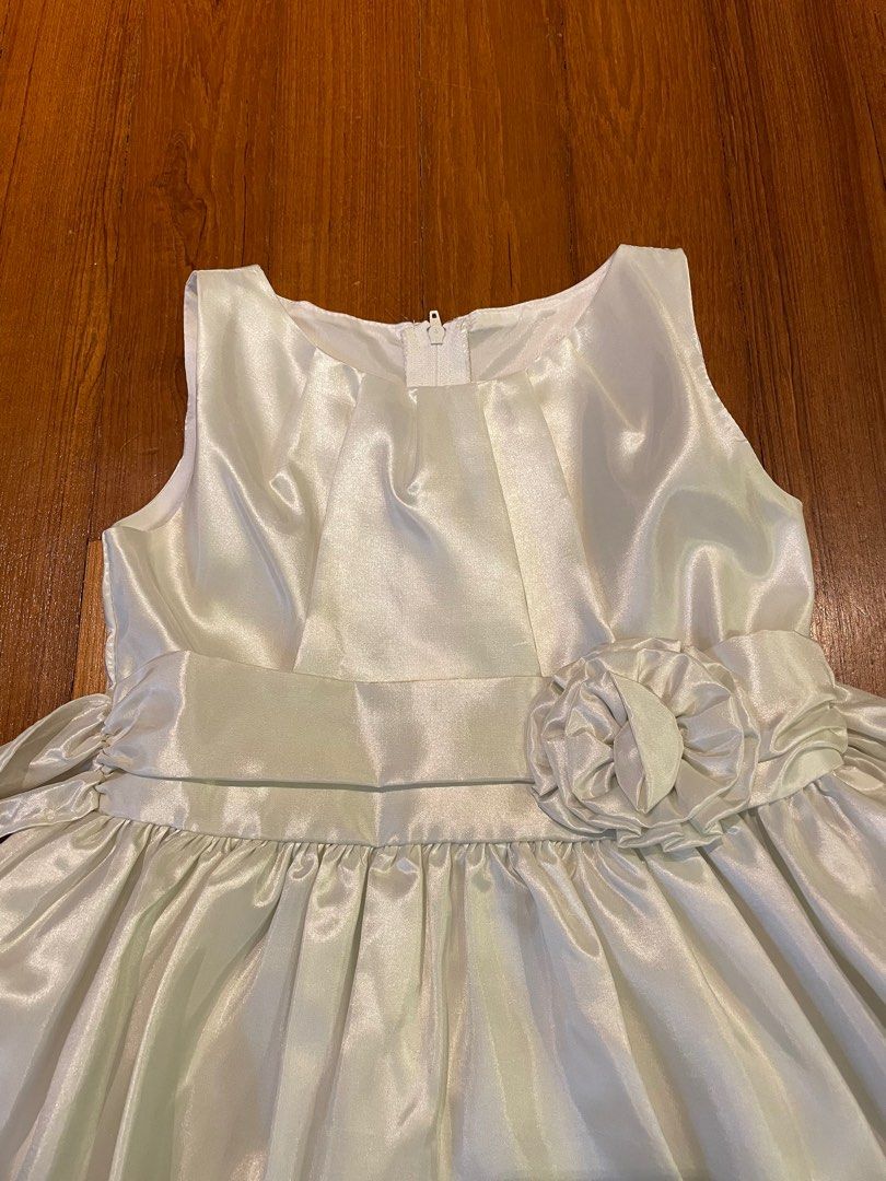 White kids gown size 6 Babies Kids Babies Kids Fashion on